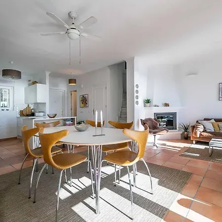 87-townhouse With Stunning Views, Semesterbostad *